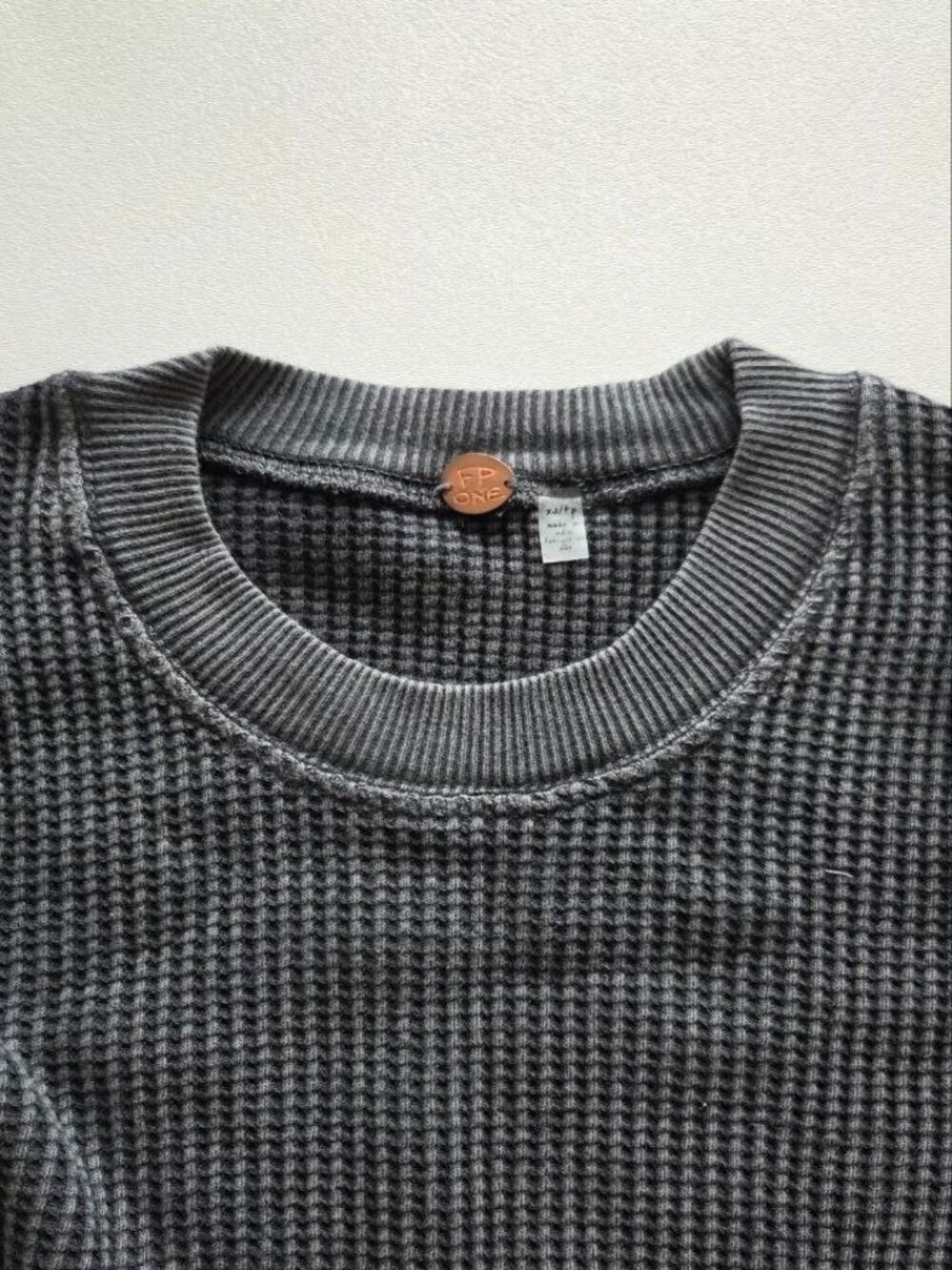 $68 Free People Tasha Thermal Shirt Light Charcoal Size XS - Picture 4 of 7